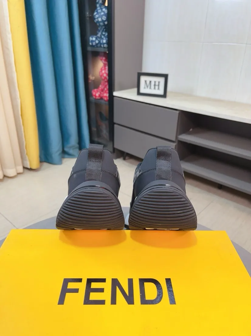 Men's Men's Shoes 💰438🌹🌹[fendi] Fendi's classic and comfortable men's, this complex sneaker is made of soft calfskin➕genuine leather lining➕original ultra-light rubber material with rough outsole. This unique light style is suitable for the casual and refined sensibility of this season. It is comfortable and natural on the feet. It is an everyday style for casual travel in autumn and winter! 38/44